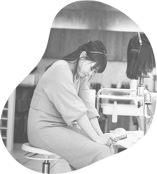 悩んでいる女性