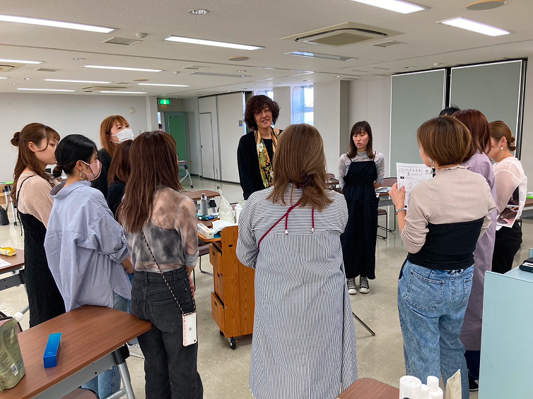 ヘアカラー講習中