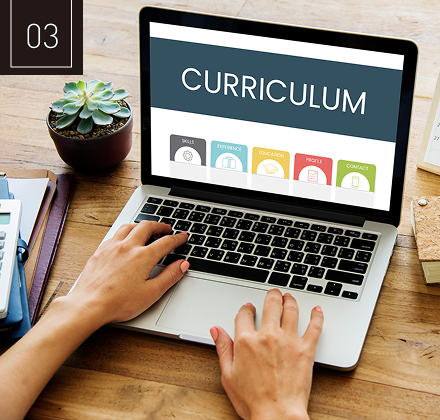 パソコンを触っている手元